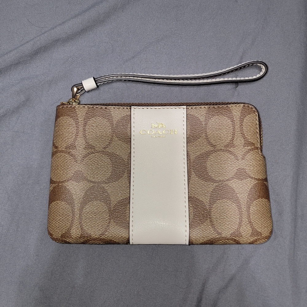 NWOT Coach Wristlet Wallet